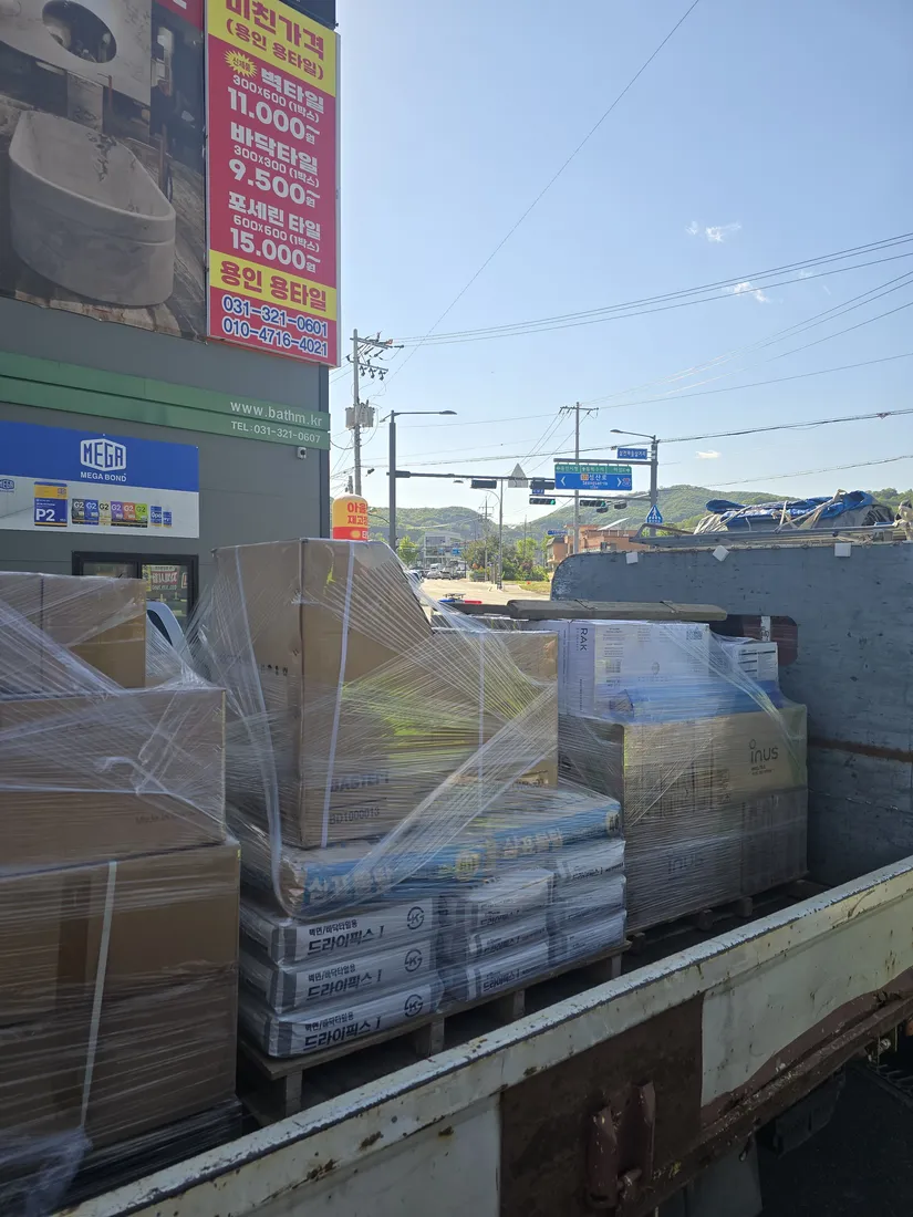 상가 진입로 대형 포세린 타일 시공 현장